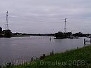 01-IJssel * From the Northern bank of the Hollandse IJssel, the poles of the power grid are the major vertical elements in an otherwise horizontal scenery. * 1984 x 1488 * (220KB)