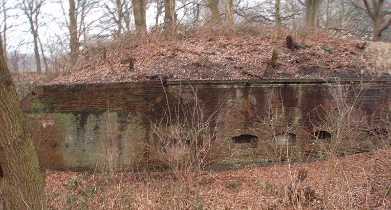 10-Bunker.jpg - Near Naarden vesting: one of the remaining bunkers, now mainly used as a shelter for bats - as most of these buidlings.
