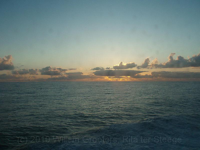 01-Sunrise.jpg - Sunrise over the North Sea