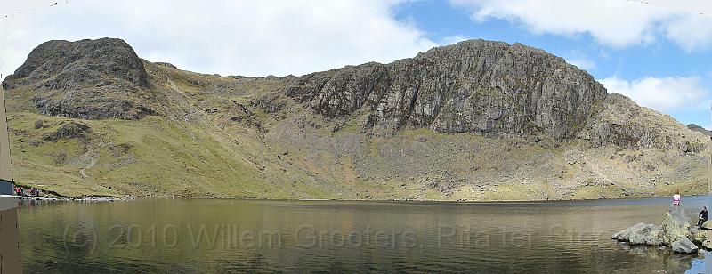 31-SticklePeaks.jpg - The wall over Tickle Tarn - the opposite side. We planned to get on top