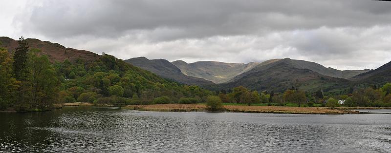 03-Entrance.jpg - Closeup of Langdale Valley from the lake