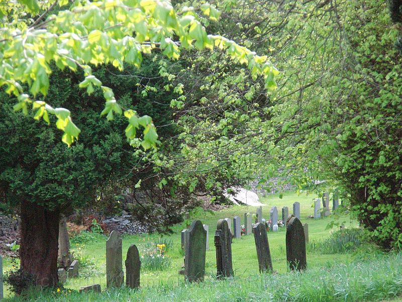 05-Graveyard.jpg - Idyllic, on the slopes, old and young graves - the newer, the more in line.