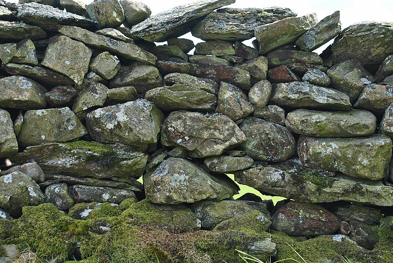55-DrystoneWall.jpg - Dry stone wall - with holes.