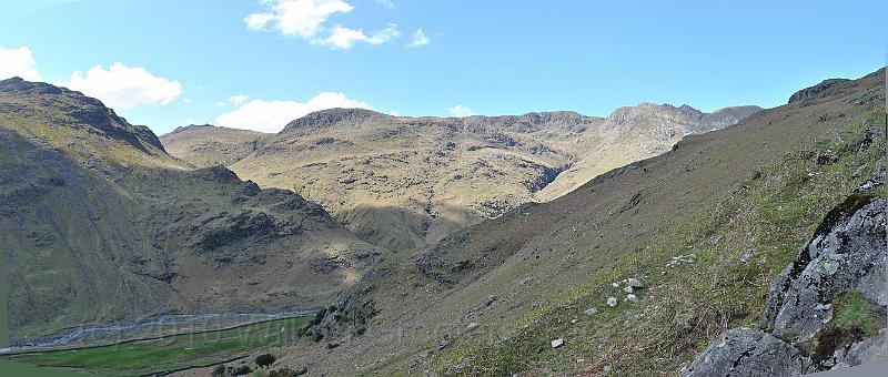 04-HalfwayUp.jpg - Now getting up, on the ridge that divides Oxendale and Langdale.