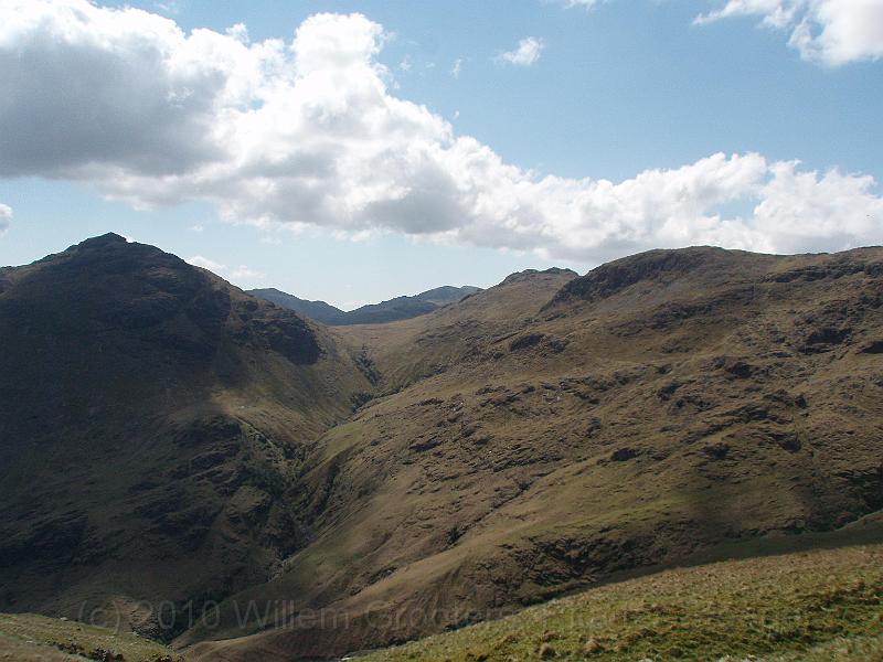 11-SaddleToCross.jpg - The saddle between the Crinkle Crags and Brisco - our route leads us from right to left.