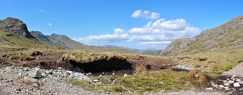 51-PeatHole.jpg - A hole in the peat - a shelter for sheep in bad weather