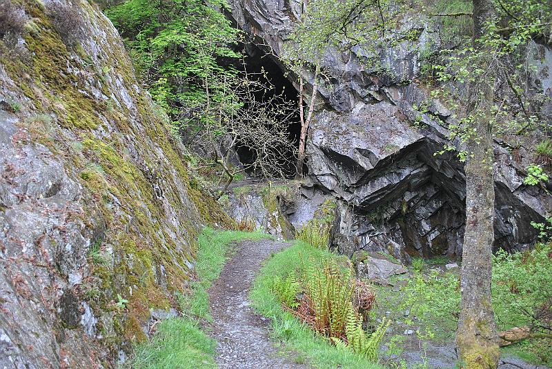 23-Path.jpg - A narrow path into the cave