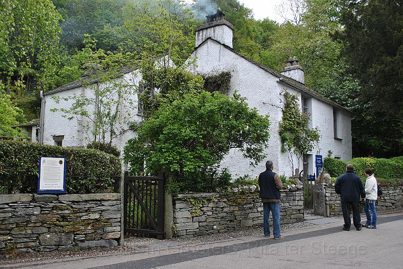 54-DoveCottage.jpg - ...on Dove Cottage, the only white house...