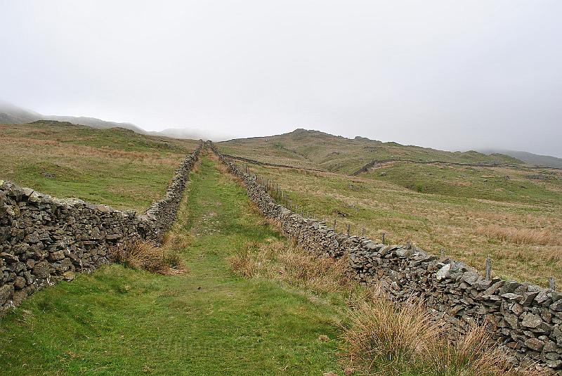 25-BetweenWalls.jpg - At one point, the path entered an old drive, between dry stone walls - straight ahead