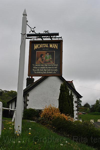 34-Roadsign.jpg - On our way, we passed the Mortal Man Inn - signposted like this