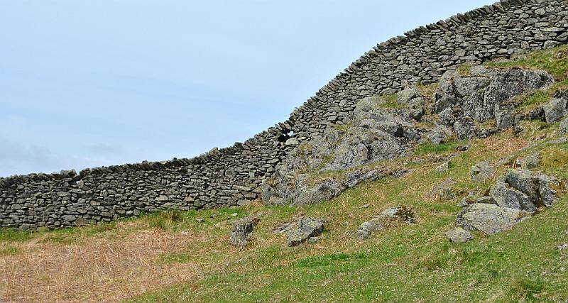 18-Contours.jpg - The wall climbs a rocky outcrop