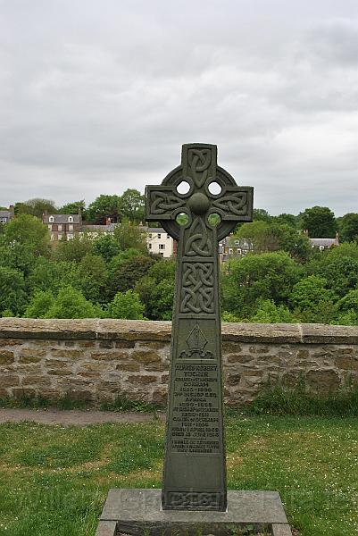 19-Bishops.jpg - A cross with Celtic motives.
