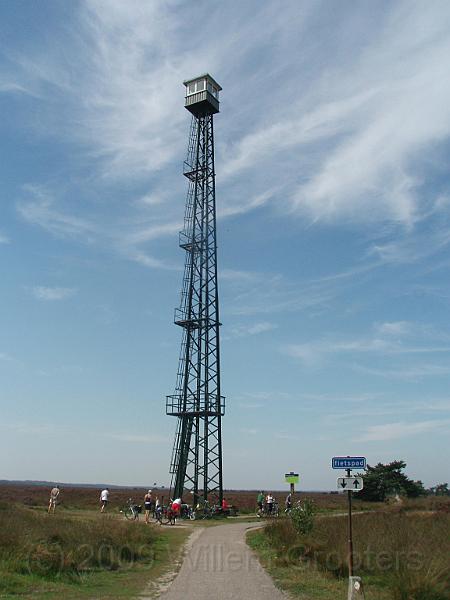 09-WatchTower.jpg - On the highest point, a 50-m high steel tower was once used to watch for forest fires - you can overlook most of the Veluwe woodlands and heather from this tower. Today, the watch is carried out by plane or helicopter - the tower is saved by a volunteer-group.