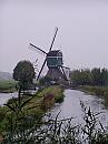 42-Molen * A mill - and thsi one worked. Mind the differene iin level left and right of the dyke! * 1488 x 1984 * (281KB)