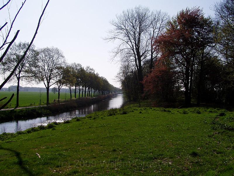 18.jpg - Below these beeches is a lock, to be opened when the whole area on the right should be inundated.