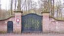 07-Zijpoort * A side gate of Doorn Castle - the place when Kaiser Wilhelm spent his last days after the First Worldwar. * 1851 x 1065 * (468KB)