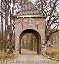 15-OudePoort * The old gate of the Groenensteijn Estate. The stately home is long gone... 
 * 1314 x 1422 * (400KB)