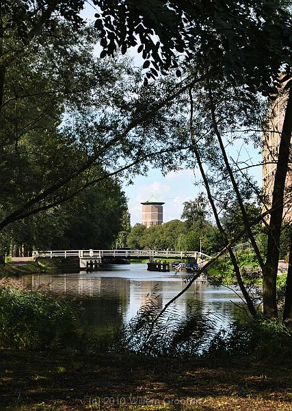 32-Dieze.jpg - Crossing the Dieze river, overlooking the river and it's bridges - and the water tower...