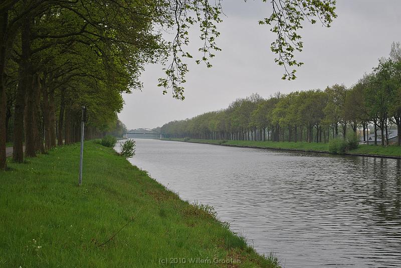 38-Canal.jpg - The branch of the Twentekanaal leading North to Almelo - looking south