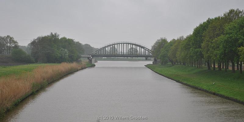 47-Railwaybridge.jpg - The railway bridge down the canal - parallel to the real Twentekanaal.