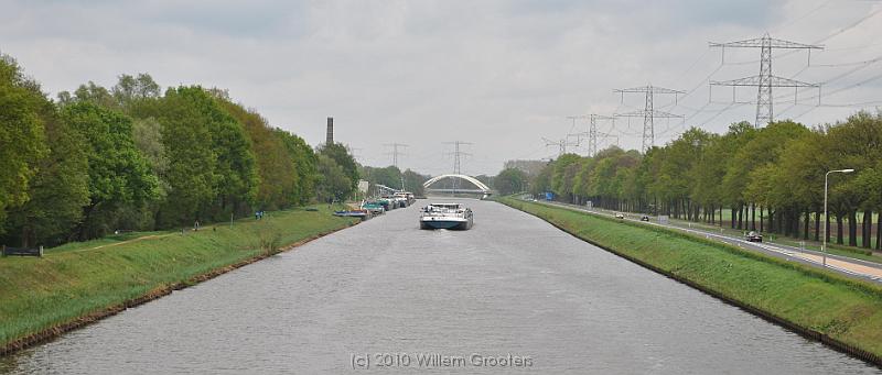 82-Canal.jpg - Watching towards Hengelo - probably the target for the ship