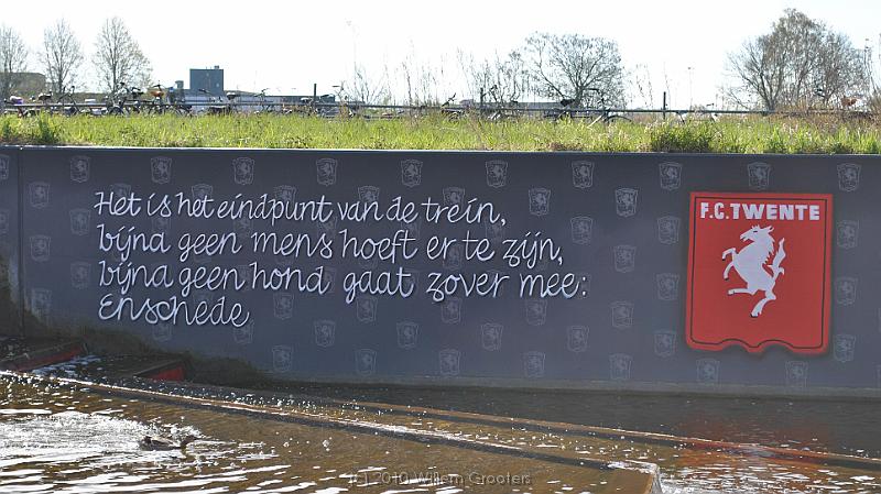 01-Entrance.jpg - At the Drienerlo station, adjacent the FC Twente Stadium, there is this waterworks. The poem states:
