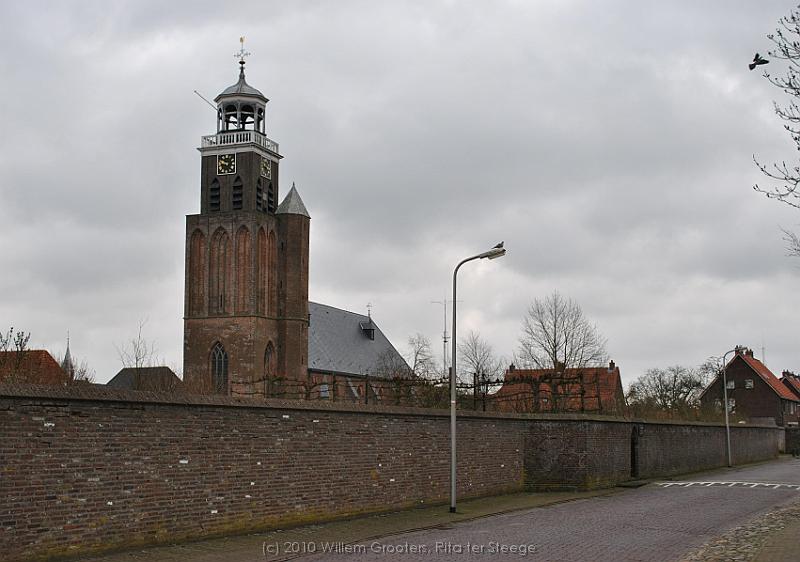 08-KleineKerk.jpg - The small church - Maria Church - from behind the garden wall