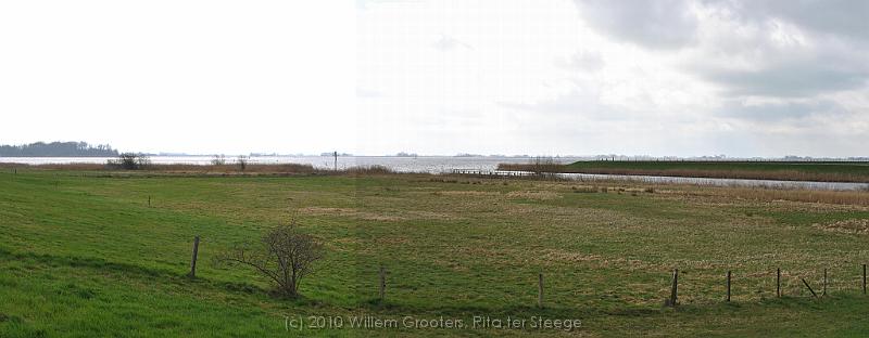 27-ZwarteMeer.jpg - Looking forward over the Zwatermeer, South of the Kadoeler Sluis.