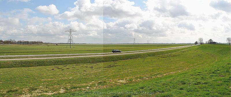 30-RoafBelow.jpg - On the dyke to Zwartsluis, with the road below - overlooking the low lands of this part of the province