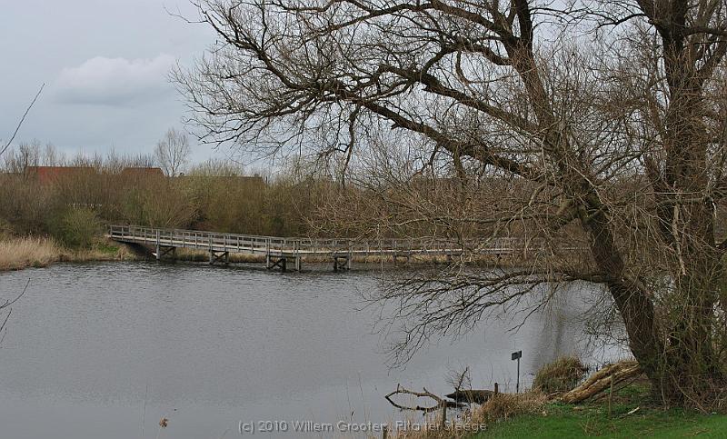 37-Bridge.jpg - A bridge in Zwartsluis - not actually crossing, but merely passing the lake