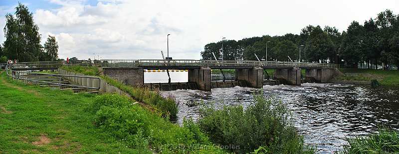 30-Barriage.jpg - The weir at Vilsteren - on the left a passage for fish, and on the right side - not visible - a lock for ships to pass.