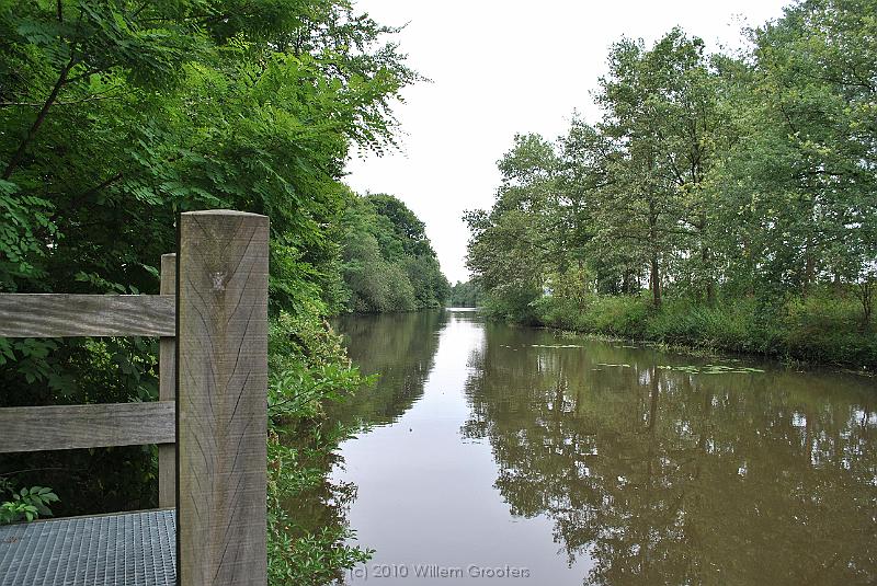 09-Upstream.jpg - Appearentl;y, the zomp at the mill is used from occasional toursitic trips on the Regge - and this seems to be a stop: looking upstream ...