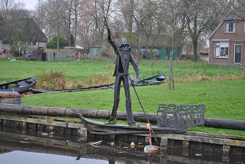 08-Artwork.jpg - A statue in Belt-Schutsloot, commemorating the farmers that had to do everyting by boat.