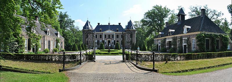 12-NijenhuisFront.jpg - Getting on, you'll end up straight in front of the manor...