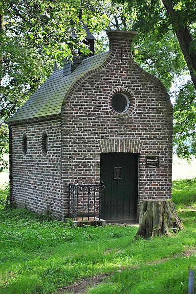 40-StGoarChapel.jpg - The chapel of Saint Goar - protecting against "cold and shivering fever".