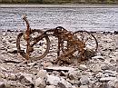 01-Afval * Before leabing, I found the bike, stuck in the stony bed that is usually flooded on higher levels - it looks a piece of art * 1984 x 1488 * (586KB)